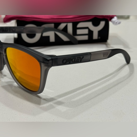 🆕 Oakley Frogskins Range glasses - Picture 2 of 8